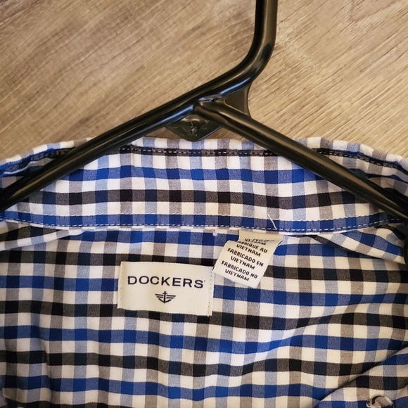 Button up - Picture 2 of 3